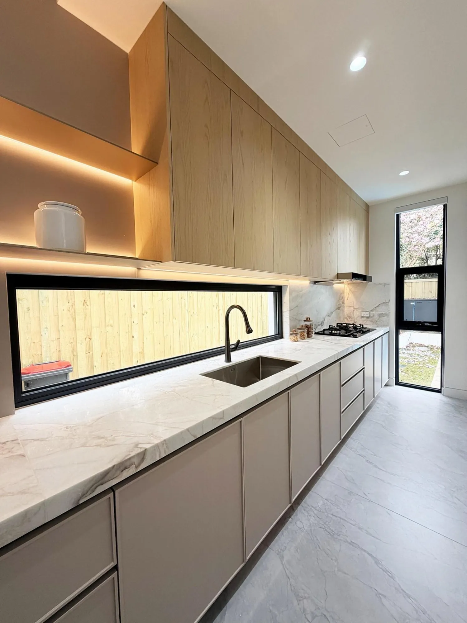 Veined stone surfaces in the pale modern kitchen