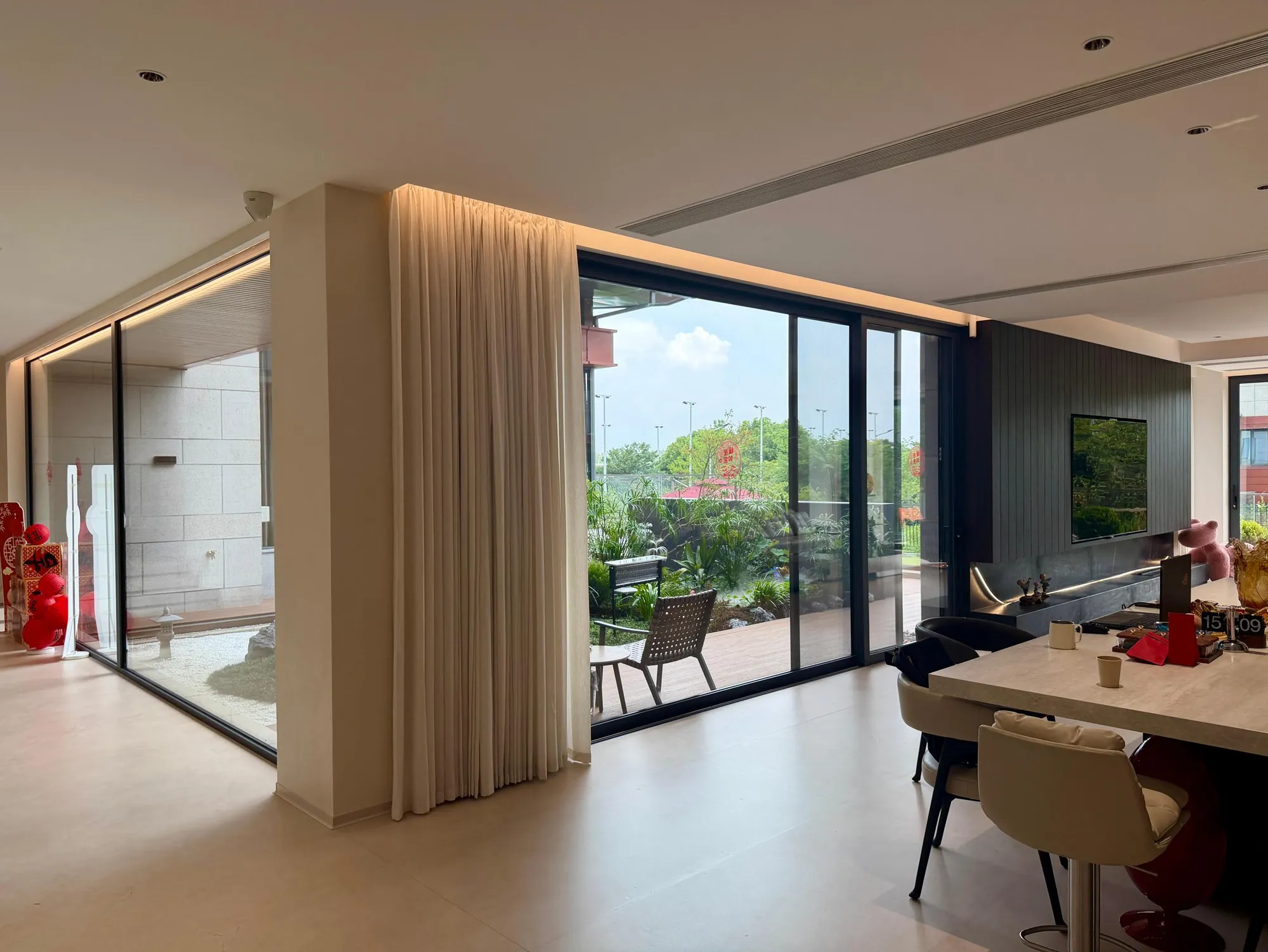 Open dining area facing broad sliding glass doors and garden