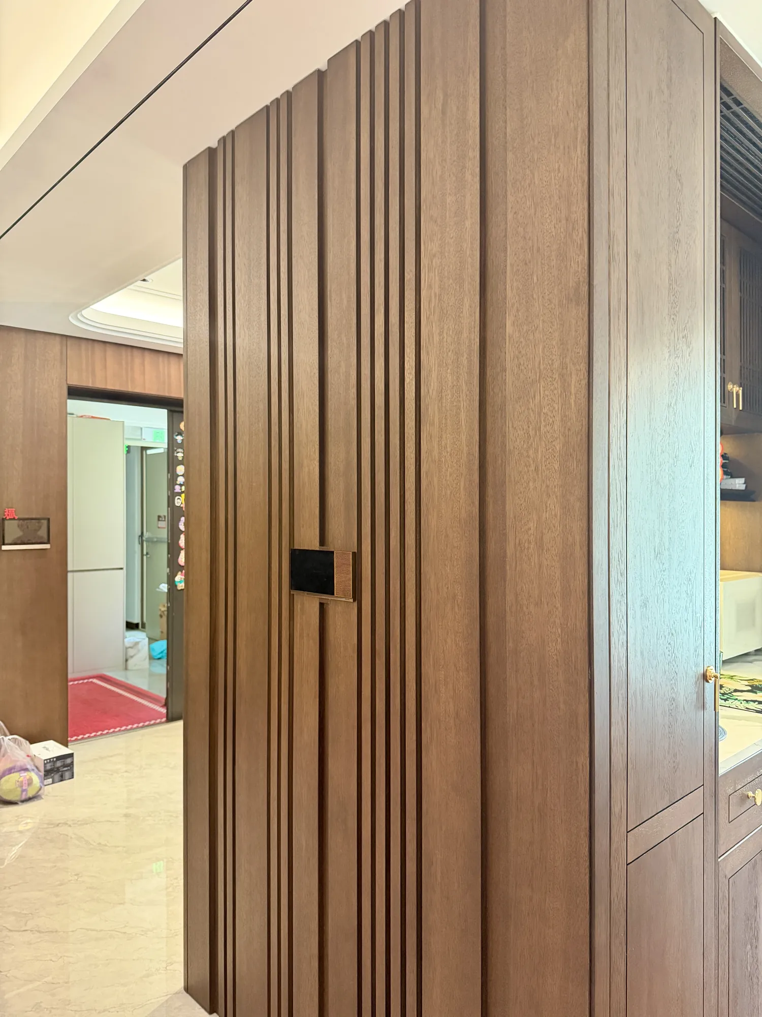 Child room with pale wardrobes, warm panels and walnut grille accents