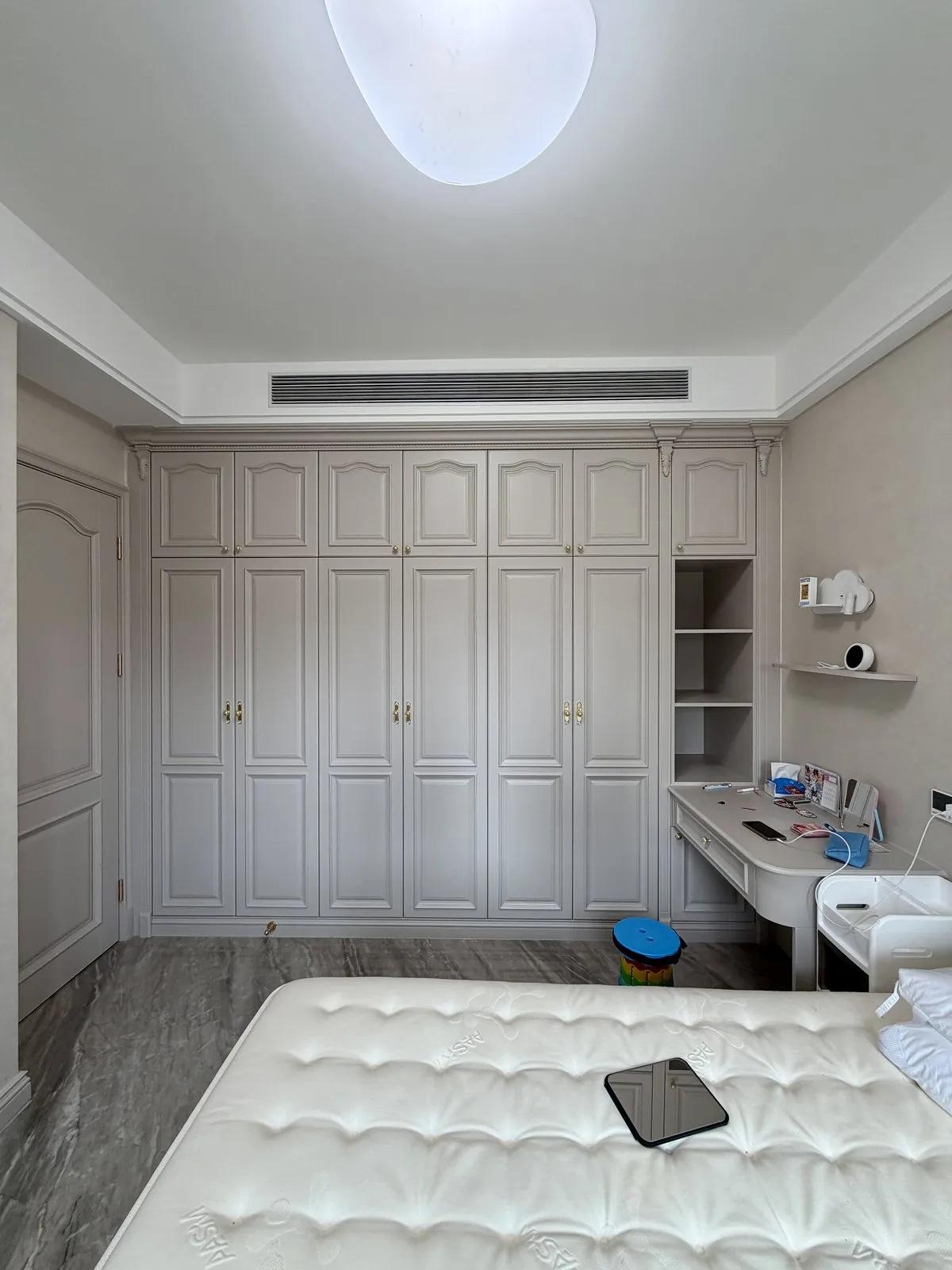 Child bedroom with fitted wardrobe wall, desk niche and open shelves